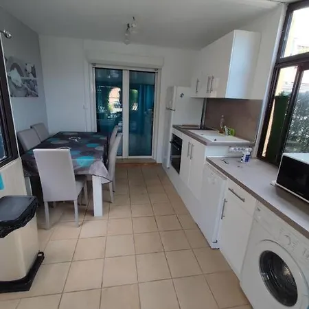 Superbe Proche Du Port Et De La Plage. Apartman